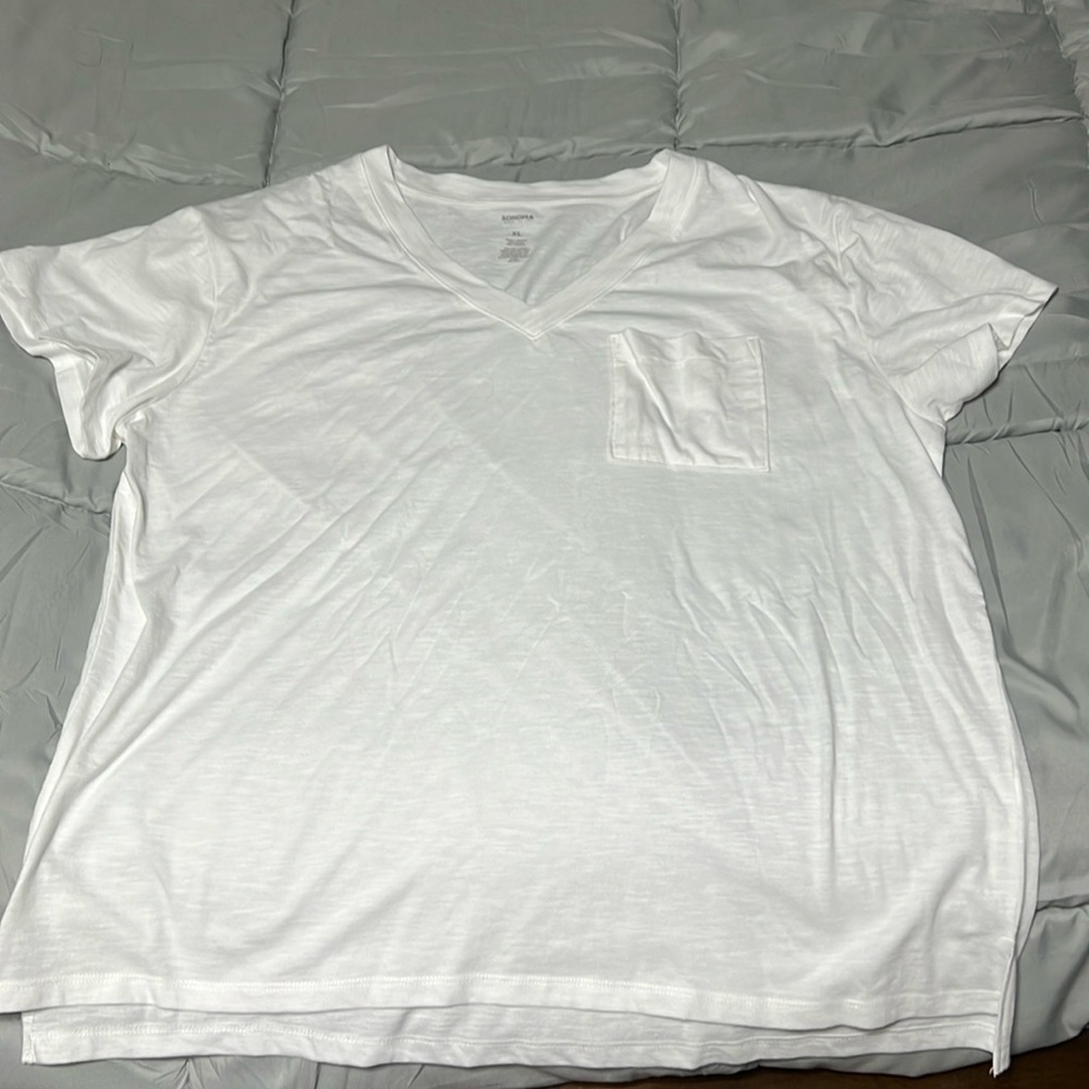 Sonoma short sleeve pocket tee. Size XL